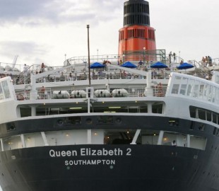 QE2 Stern - World Cruise 2005